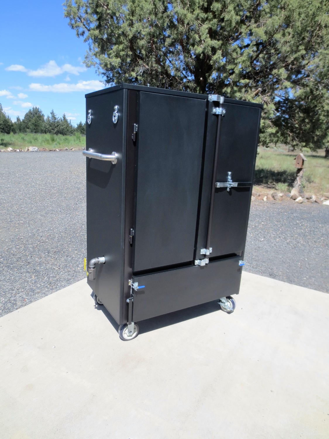 The Whole Hog Cascade Smokers